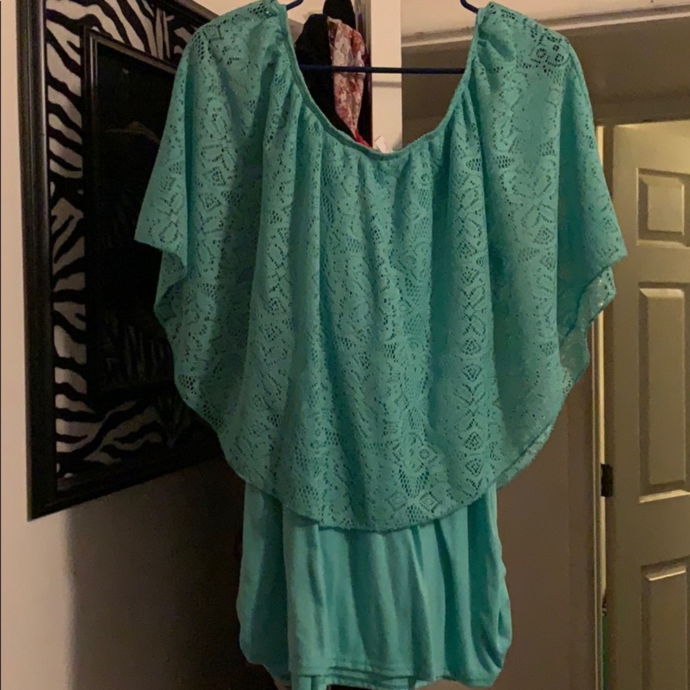 Cute teal top